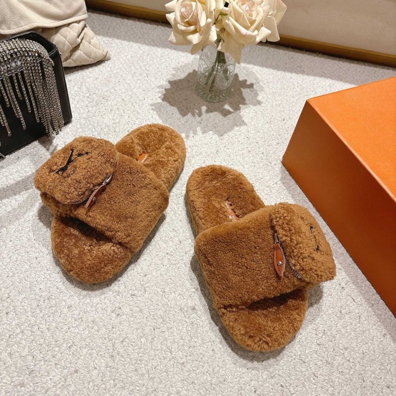 l0vis Vvtt0n slippers